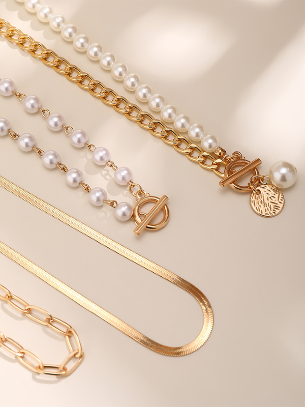 Baroque pearl necklace