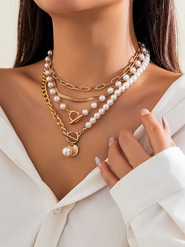 Baroque pearl necklace