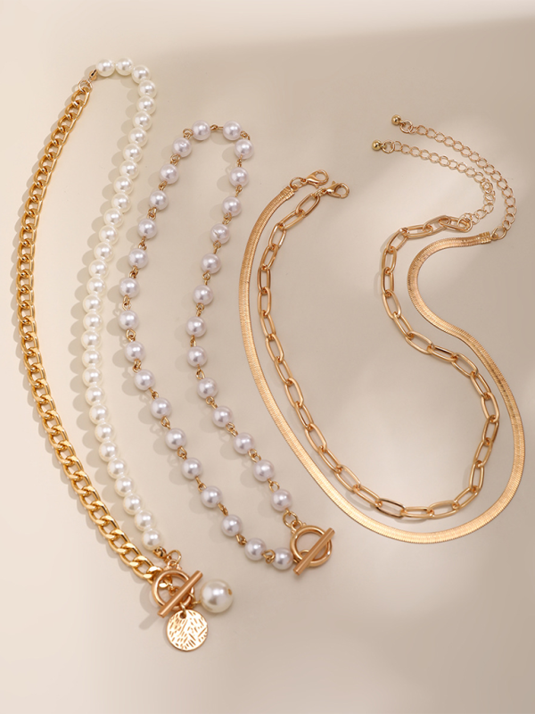 Baroque pearl necklace