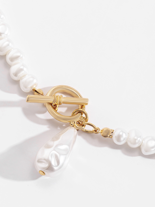 Baroque pearl necklace