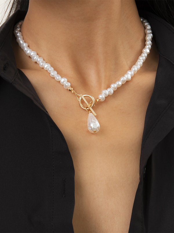 Baroque pearl necklace