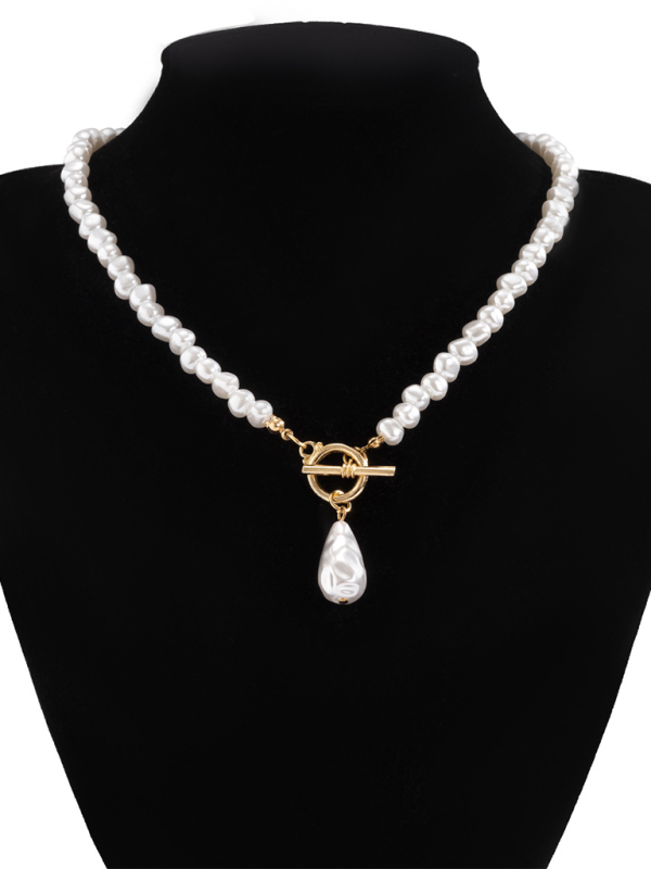 Baroque pearl necklace
