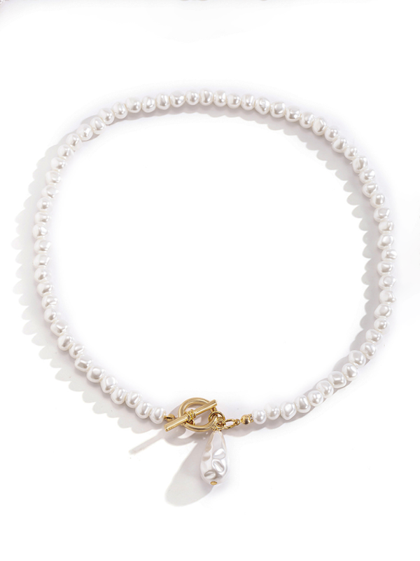 Baroque pearl necklace