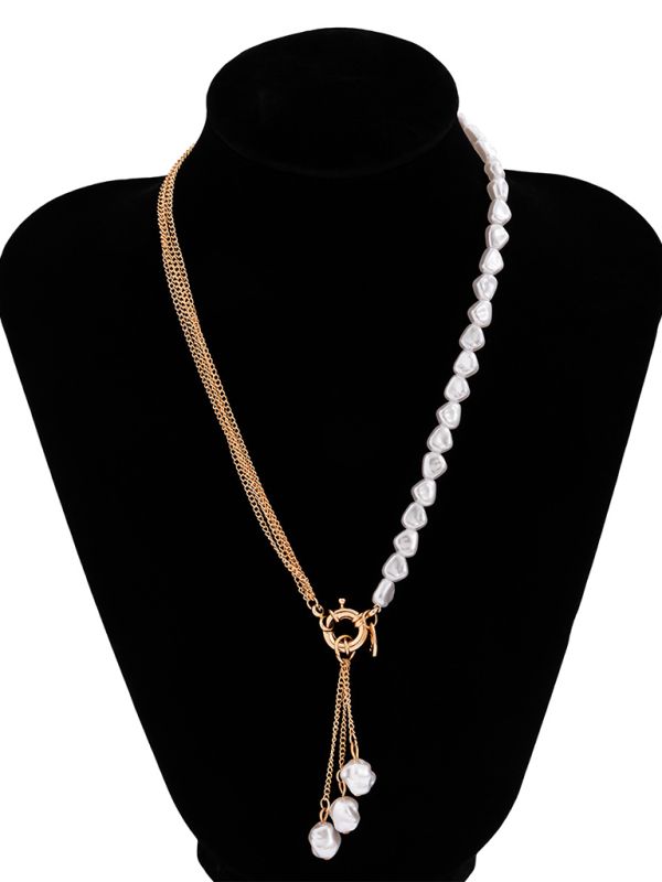Baroque pearl necklace