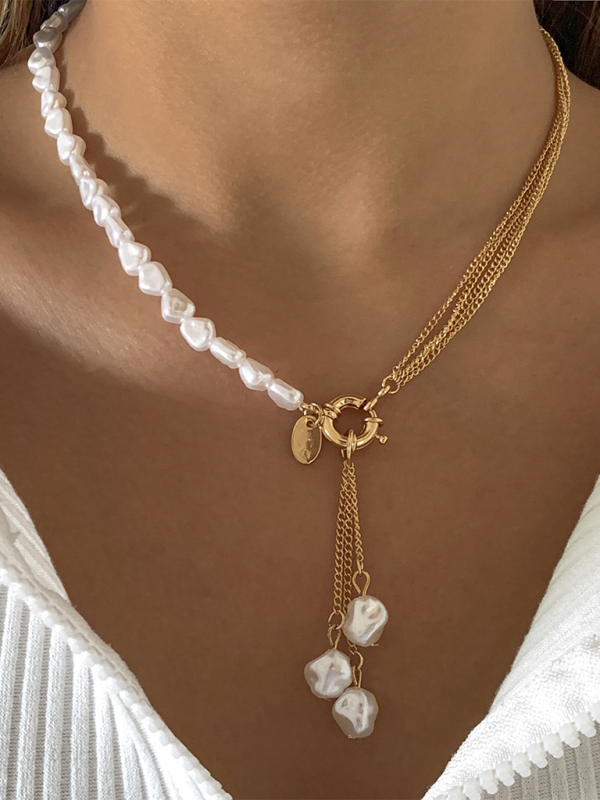 Baroque pearl necklace
