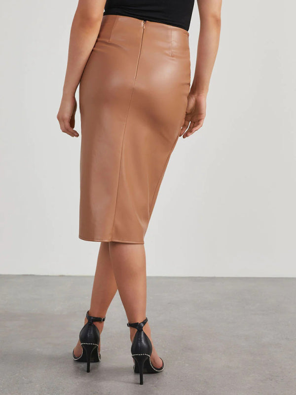 Mid-length leather skirt with a slit