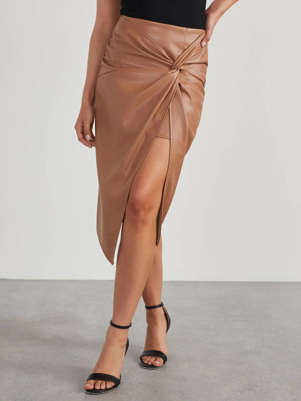 Mid-length leather skirt with a slit