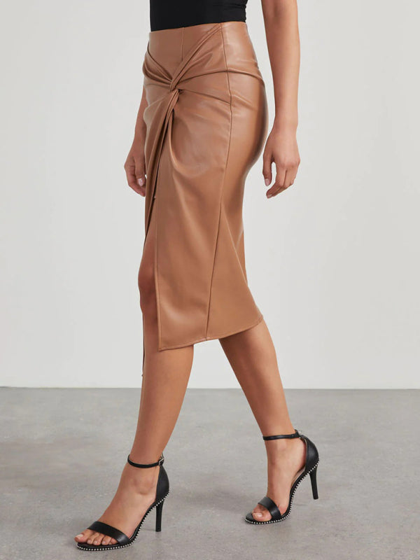 Mid-length leather skirt with a slit