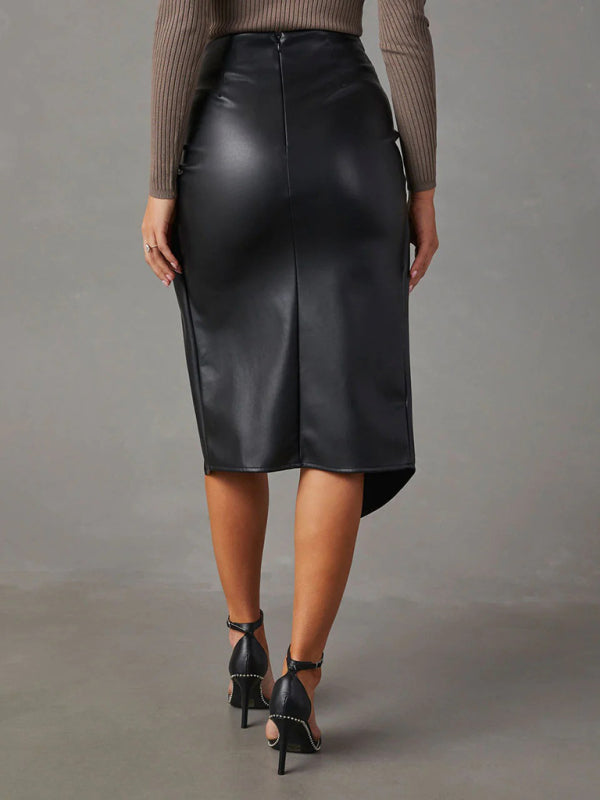 Mid-length leather skirt with a slit