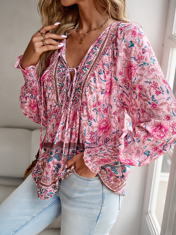 Pretty V-neck long-sleeved top